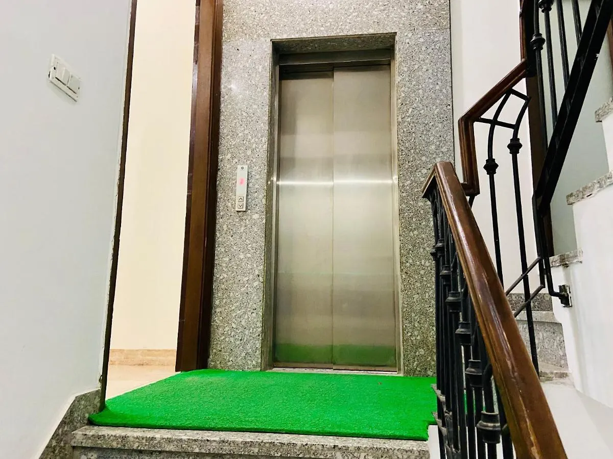 Bluo 1Bhk - Dlf Cybercity, Mg Road - Balcony, Lift Gurgaon 0*,
