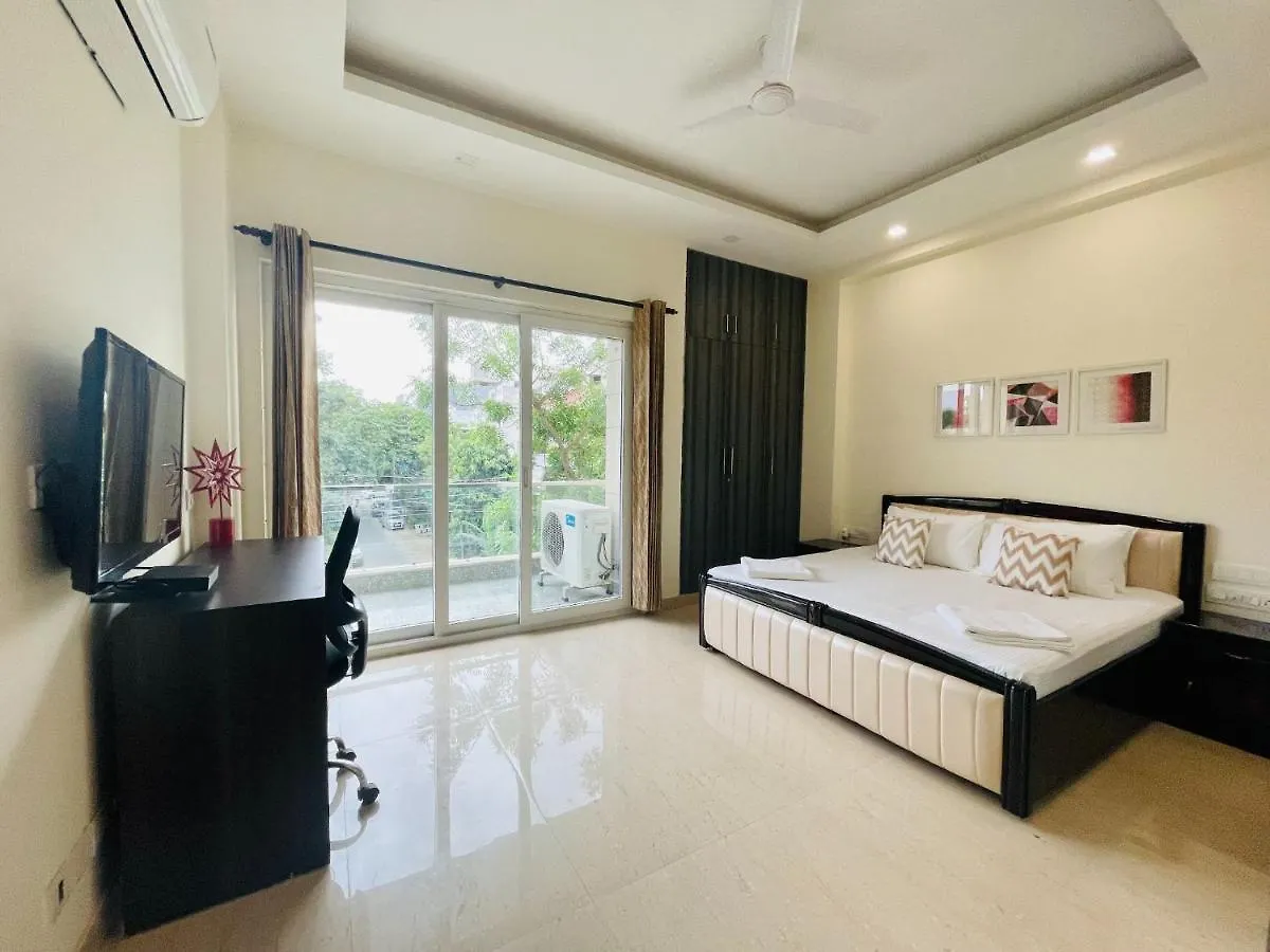 Bluo 1Bhk - Dlf Cybercity, Mg Road - Balcony, Lift Gurgaon